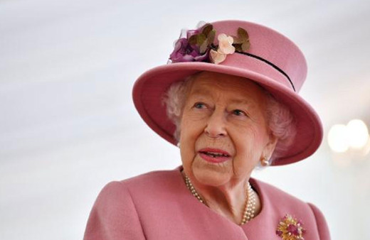 Maske takmadı! İngiltere Kraliçesi II. Elizabeth'ten 7 ay sonra ilk ziyaret