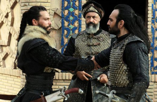 Uyanış Büyük Selçuklu setinde talihsiz kılıç kazası! Ekin Koç hastaneye kaldırıldı