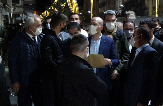 Sürpriz ziyaret! İçişleri Bakanı Süleyman Soylu gece yarısı Hakkari'de esnafı gezdi
