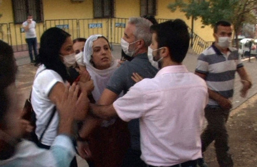 HDP'li vekilden evlat nöbeti tutan ailelere hakaret