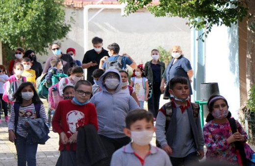 Prof. Dr. Bülent Ertuğrul: Çocukları cerrahi maskelere yönlendirin