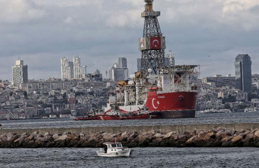 Karadeniz'e yola çıkacak! Kanuni sondaj gemisi Haydarpaşa Limanı'nda