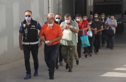 Adana'da polise gönderdiği e-posta 11 kişiyi tutuklattı: İnsanların kanını emiyorlar...