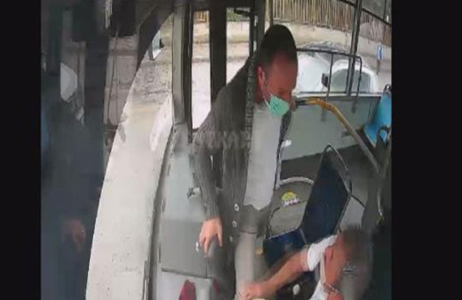 Kocaeli'de yaşandı! İstediği yerde inmek isteyen yolcu seyir halindeki otobüsün frenine bastı