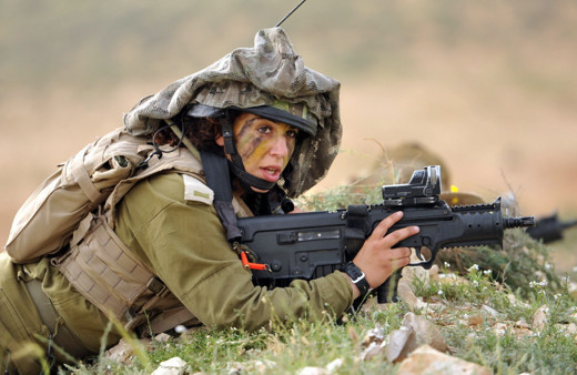 Hollanda'da cinsiyet eşitliği kapsamında kadınlara da zorunlu askerlik yükümlülüğü getirildi