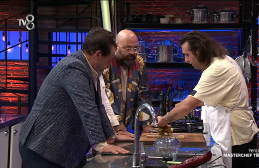 MasterChef Türkiye'de Mehmet Yalçınkaya'yı Barbaros çıldırttı 'Vurayım mı?'