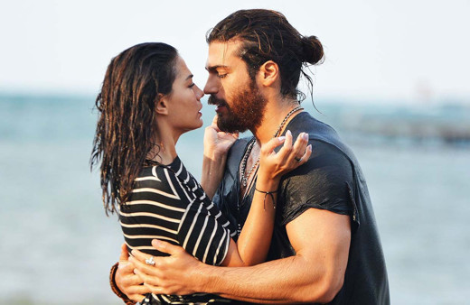 Can Yaman ve Demet Özdemir İtalya'daki programdan bakın kaç para almış