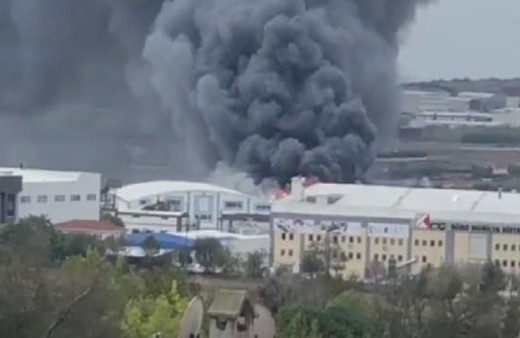 Silivri'de fabrika yangını! Dumanlar gökyüzünü kapladı