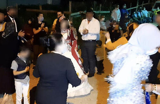 Kütahya'da karantinada olması gereken kişi nişan töreninde yakalandı