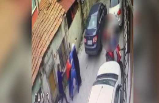 Beyoğlu'nda iki aile arasında çıkan silahlı çatışma kamerada