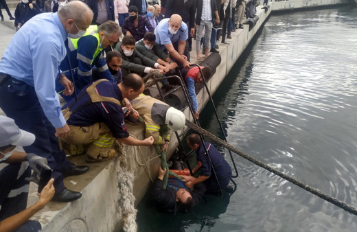 Kadıköy'de insanlık öldü! Denize düşen adama 'korona var' diye el uzatmadılar