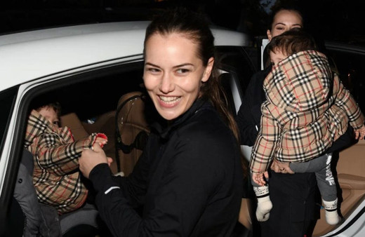 Burak Özçivit ve Fahriye Evcen'in oğulları Karan'ın üzerindeki montun fiyatı şoke etti