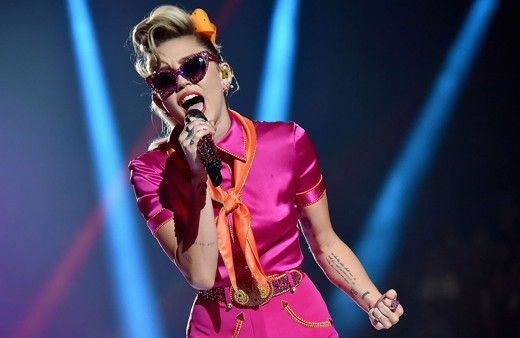 Ünlü şarkıcı uyuşturucuyu çekti uzaylılarla konuştu! 'Uzaylılar beni kovaladı'