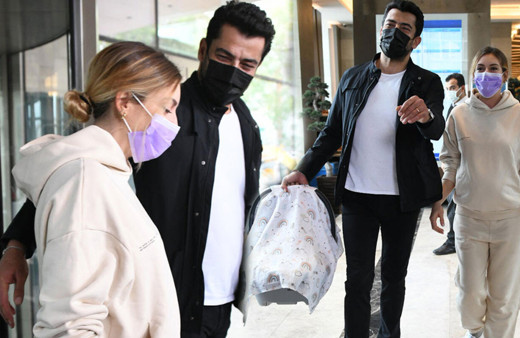 Sinem Kobal Kenan İmirzalıoğlu'ndan kızları Lalin ile ilk poz geldi doğumu anlattılar