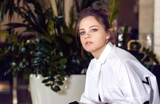 Miray Daner yeni görüntüsüyle sosyal medyada hayranlarını ikiye böldü