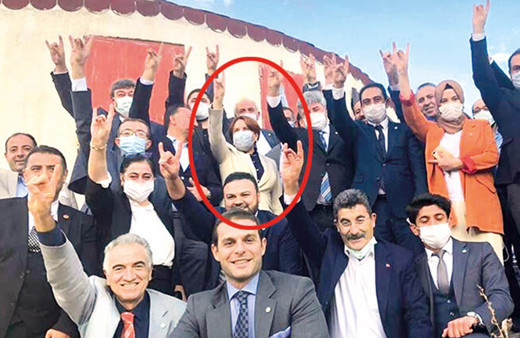İYİ Parti ile MHP arasında 'bozkurt işareti' kavgası çıktı! MHP 'rezalet' dedi