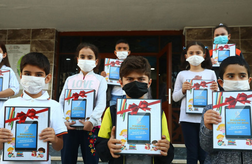 Bağcılar'da ihtiyaç sahibi 1000 öğrenciye tablet dağıtımı başladı