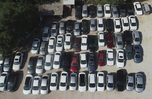 Otomobilleri motosikletleri değerinden çok ucuza satıyorlar ama kimse almıyor