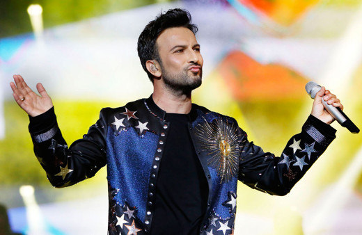 Tarkan ailesiyle doğum günü pozunu paylaştı binlerce beğeni yağmur gibi yağdı