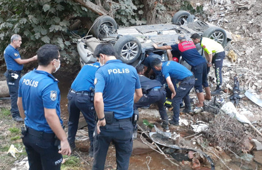 Aydın'da dereye uçan otomobil anne ile küçük kızına mezar oldu