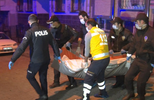 Küçükçekmece'de tartıştığı karısını defalarca bıçaklayıp öldürdü