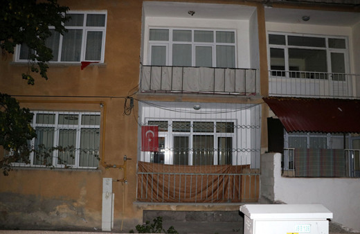 Kayseri'de kocası tarafından bıçaklanan kadın balkondan atlayarak kurtuldu