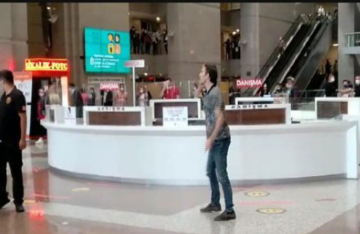 İstanbul Adalet Sarayı'nda korku dolu anlar! Bir adam falçata ile kendini kesti