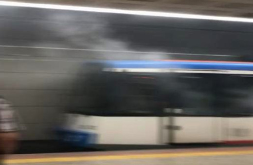 İstanbul'da panik anları! Tramvaydan dumanlar yükseldi