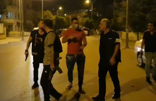 İskenderun Emniyet Müdürü Nevzat Güneş uzun namlulu silahla çıktı