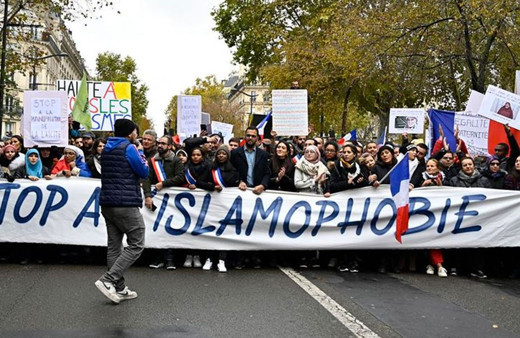 İslam dünyası, Hazreti Muhammed'e hakareti destekleyen Fransa'ya karşı tek ses oldu