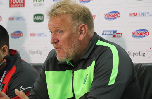 Prosinecki VAR'a sitem etti: Çok net olan penaltı görülmüyor