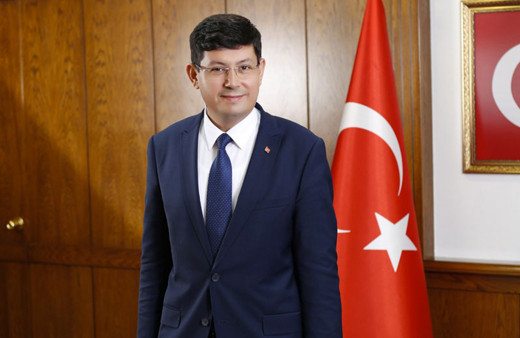 İYİ Partili Nazilli belediyesinde MHP bayrağı krizi! Belediye binasına astılar