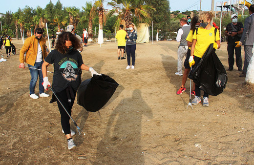 Sertab Erener 'Utanıyorum insan olmaktan' deyip isyan etti Yonca Evcimik destek oldu