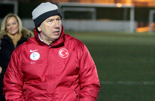 BEYAZ TV Söylemezsem Olmaz'da Tanju Çolak'tan Hülya Avşar bombası: Karımdan özür diledi