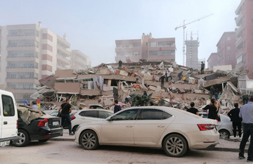 İzmir Belediye Başkanı Tunç Soyer'den deprem açıklaması: 20'ye yakın binada yıkım ihbarı aldık