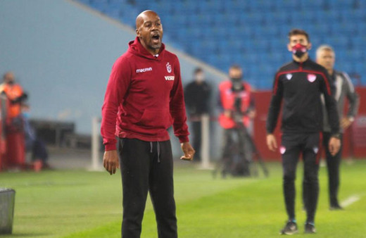 Trabzonspor'da beklenen gelişme! Teknik direktör Eddie Newton kovuldu