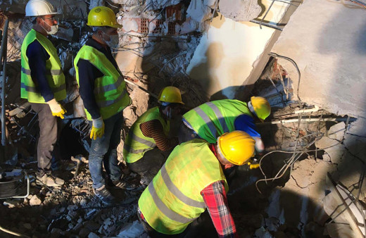 Somalı madenciler eylemi bırakıp İzmir'e yardıma koştu