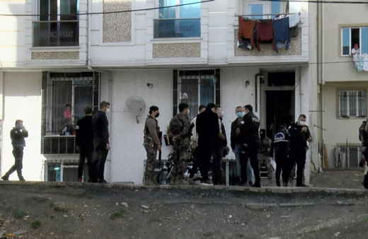 Esenyurt'ta pompalı tüfekli komşu dehşeti aynı aileden 2 kişiyi öldürdü