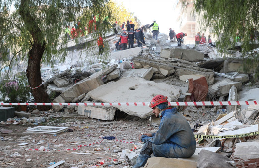 İzmir Valisi Köşger'den vatandaşlara flaş uyarı! Evinize hırsızları almayın