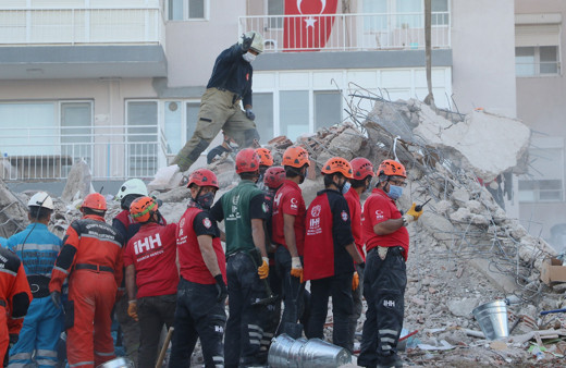 Depremin vurduğu İzmir'e hırsızlık için geldiler