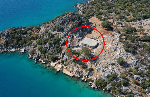 Antalya'da doğa harikası adaya kaçak yapılar için karar çıktı! İngiliz'e iki şok birden