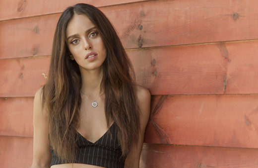 Bestemsu Özdemir İzmir depremi sonrası eğlenenlere ateş püskürdü