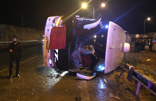 Gaziantep'te yolcu otobüsü devrildi: 12 yaralı