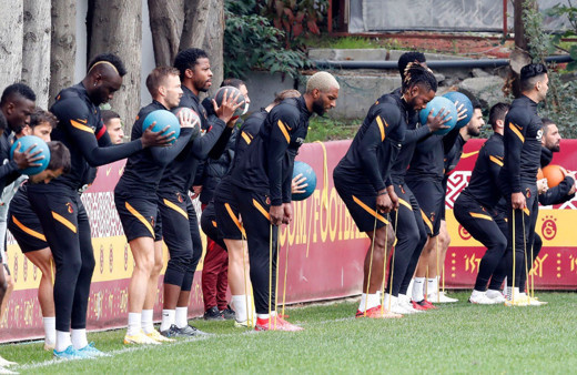 Galatasaray'a Saracchi ve Marcao'dan kötü haber