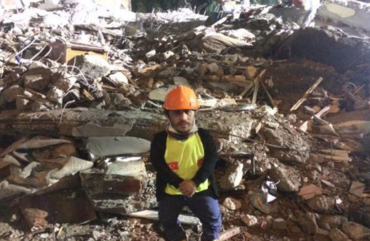 İzmir'de küçük bedeniyle büyük mücadele veriyor! Rıdvan Çelik 4 gündür uyumuyor