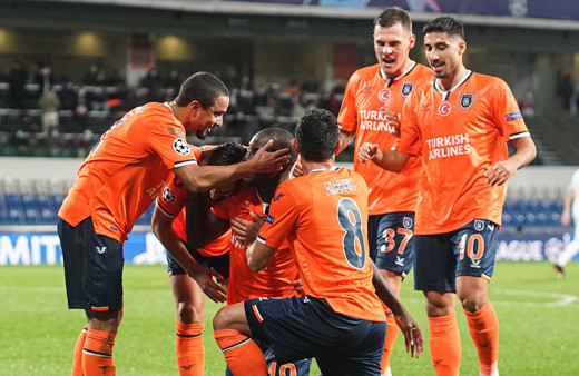 Başakşehir Manchester United 2-1 yendi işte maçın golleri ve geniş özeti