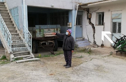 Afyonkarahisar'da çatlak ve yarıklar oluşan mahalle inceleniyor! Mahalleli tedirgin