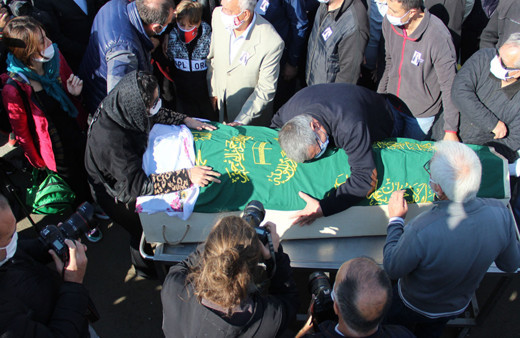 İzmir'de Ayda'nın annesi Fidan Keskin Gezgin'in cenazesi yürek yaktı