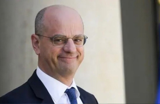 Fransa Eğitim Bakanı Blanquer, kendi çizimleri bulunan yayını sansürledi