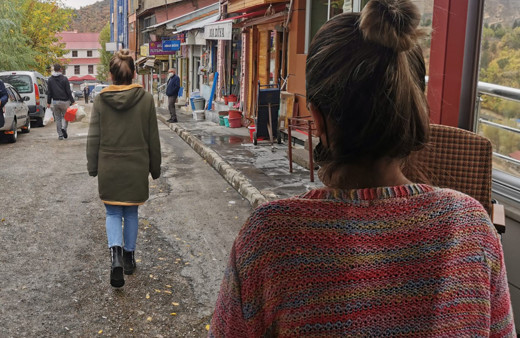 Tunceli'de bulaşık yıkarken arkadan yaklaşıp taciz etti! Genç kız öptüğü yerleri kazıdı